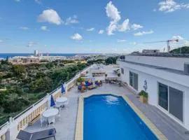 Villa Amora City Sky Line Views and Billiards Room by Haven and Keys Malta