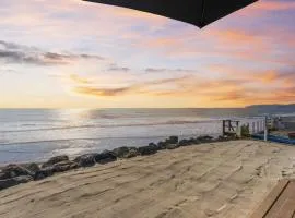 Hawaiian Style Beachfront on Beach Road