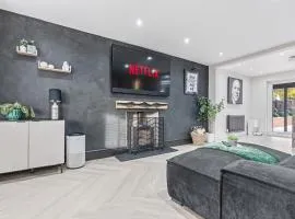 Luxury 3-Bed Home 10 Mins from Manchester Centre