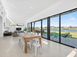 The Pavilion on Wentworth - A Tranquil Lagoon Escape