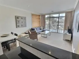 Peaceful 2-bedroom City-side