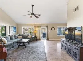Tropical 2BR Retreat Walk to Beach Wedding Venues Large Deck