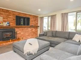 Ovens Valley Retreat - Spacious and cosy home