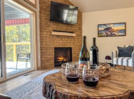 Spacious 4Br CavePoint Stay Near Dunes PetFriendly, hotel v destinaci Jacksonport