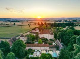 Cottage Mary Château de ragny, hotel in Savigny-en-Terre-Plaine