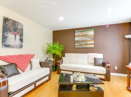 8 Mi to Detroit Zoo Game Room, Fire Pit and Grill, hotel v destinácii Warren