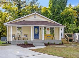 The Blue Door Bungalow, hotell Durhamis