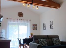 L'escale familiale Gite le cosy pour 6 personnes, hotel v destinaci Neuville-du-Poitou
