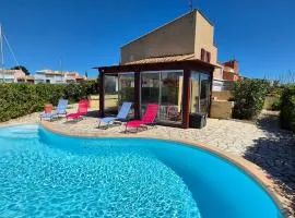 Villa sur l'ile des marinas avec piscine, parking et ponton privé