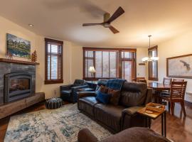 Luxurious 901 Condos by Fernie Central Reservations, hotel i Fernie