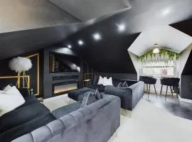 Queen Elizabeth Penthouse Sleeps 6-8