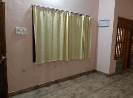 Cozy place in heart of the town, ξενοδοχείο σε Padubidri