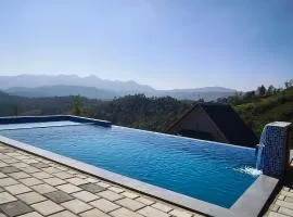 Hill Top Paradise with Pool Vagamon