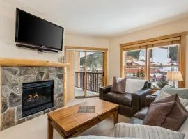 Steps to Superbee Lift with Hot Tubs & Mountain Views