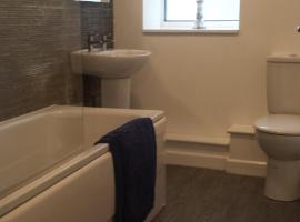 17 The Green Holiday Apartment, hotel in Tenby