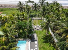 Luxury Beachfront in Playa Tivives, Puntarenas with Ocean Views,Pool, hotel a Tivives