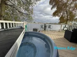 Tattershall Lakes Waters Edge Mini Lodge Lakeside, 8 Berth with Hot Tub & Wifi