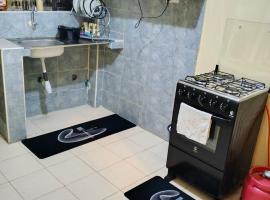 Janesuites kenol, hotel com estacionamento em Gitura