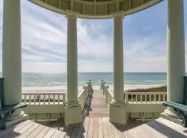 Waves l Community Heated Pool l Close to Town Square & Private Beach Access l Dog Friendly