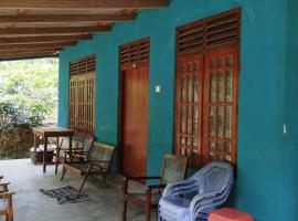 Sinharaja Bare Foot Backpacker Hostel, hotel v destinaci Nikawatawana