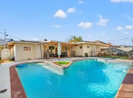 Pool & Fire Pits • Pet Friendly • 3 BR Home