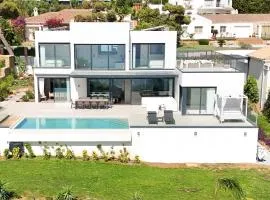 Villa MAKI, sea views heated pool and jacuzzi RDR411