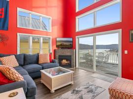 Family-friendly Home Hot Tub Lake View & Pool Access, hotel a Alder