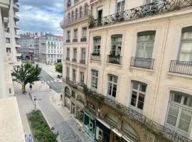 HYPER CENTRE 4 RUE EMILE ZOLA BELLECOUR JACOBINS CELESTINS Wifi ASCENSEUR