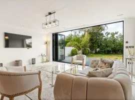 New! Trendy 5BR with Garden and Parking near Wimbledon