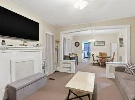 Cozy Matewan Trail Stay home