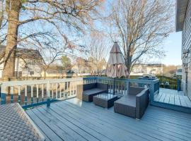 Private Yard and Deck Long-Term Stay in Glen Allen!, Hotel in Glen Allen