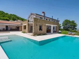 Villa Padova for 12 persons near Motovun with 84 m2 infinity pool with panoramic view & beautiful garden