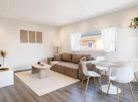 L'ELEGANT - TERASSE PARKING WIFI - 5Km AIRPORT