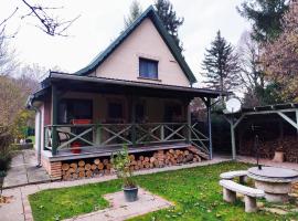 Kispatak Erdei Ház, hotel in Verőce