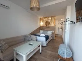 "Estudio con balcón" A 9 min en metro del centro de Sevilla