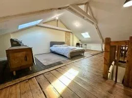 A l'ombre de la Tour