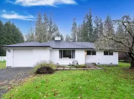 Redmond Pet friendly Home in 2 Acres Horse Barn
