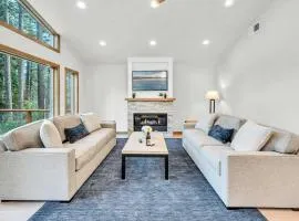 Tahoe City Retreat - Creekside Deck & Hot Tub