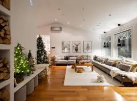 Arctic Circle Luxury House - close to Santa's Village