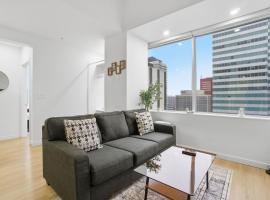 Luxury 1Beds and 2Beds in Downtown Edmonton close to Rogers, hotel en Edmonton