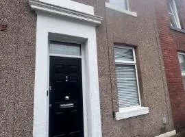 Newcastle Street- Fully Furnished Central location