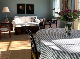 The Apple House At Historic Manor In South Zealand, hotel in Præstø