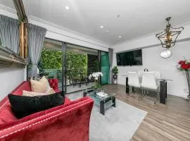 Spacious Sky Tower View!