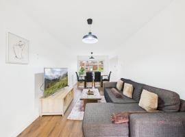 3-Bed Semi-Detached Perfect for Work & Family with Parking, Hotel in Tilehurst