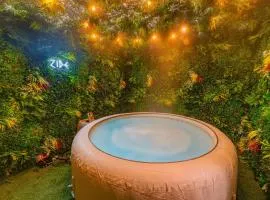 Luxe 5-bedroom House with Hot Tub, Pool table & Football Table