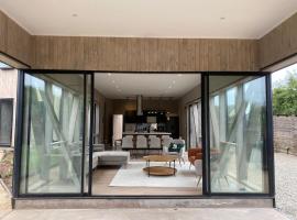 Moderna y espectacular casa en Maitencillo, hotel en Maitencillo