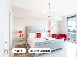 MVR Bright & Airy Condo with Views