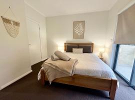 One Bedroom Townhouse near Caves Beach, hotel i Caves Beach