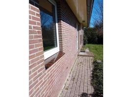 Holiday home in Heeg with swimming pool, hotel v destinaci Heeg