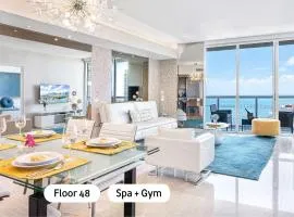 MVR - Designer Stay in Sky-High Tower